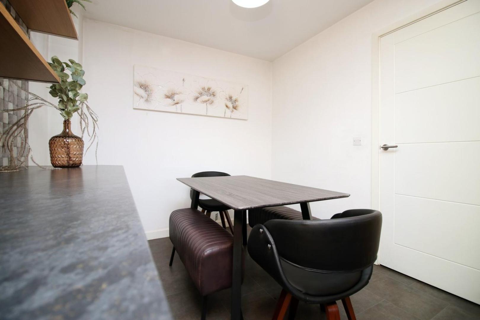 3br | Free Parking | Wifi Guest house Cardiff